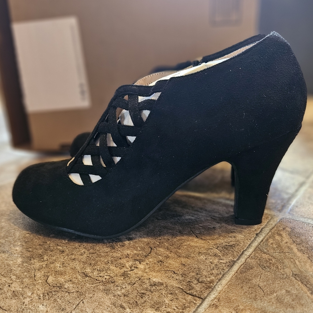 Elegant Women's Heels In Black